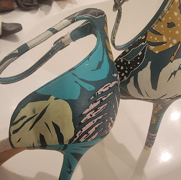 Dolce Vita Halo Palm Heels - Picture 2 of 6